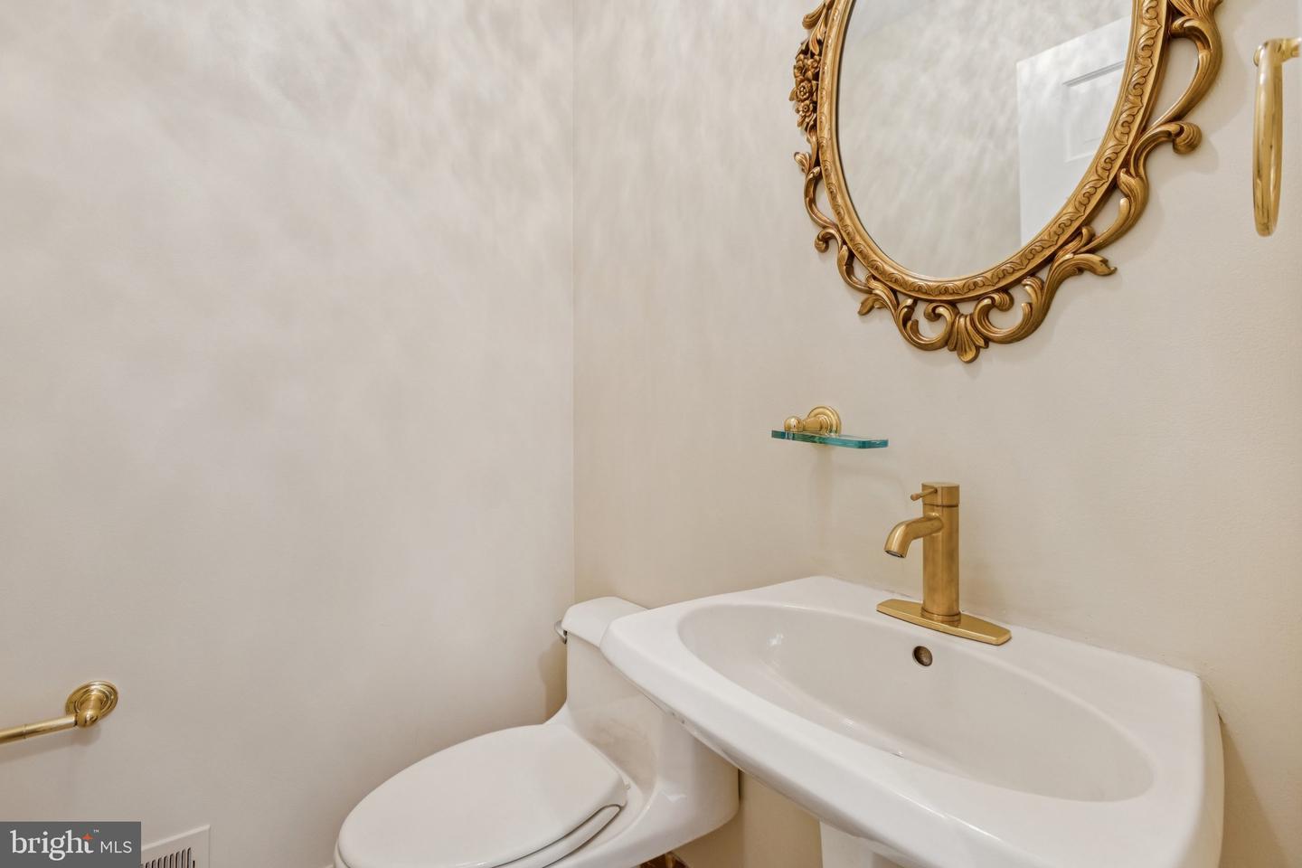 4893 35TH RD N, ARLINGTON, Virginia 22207, 6 Bedrooms Bedrooms, 12 Rooms Rooms,2 BathroomsBathrooms,Residential,For sale,4893 35TH RD N,VAAR2062184 MLS # VAAR2062184