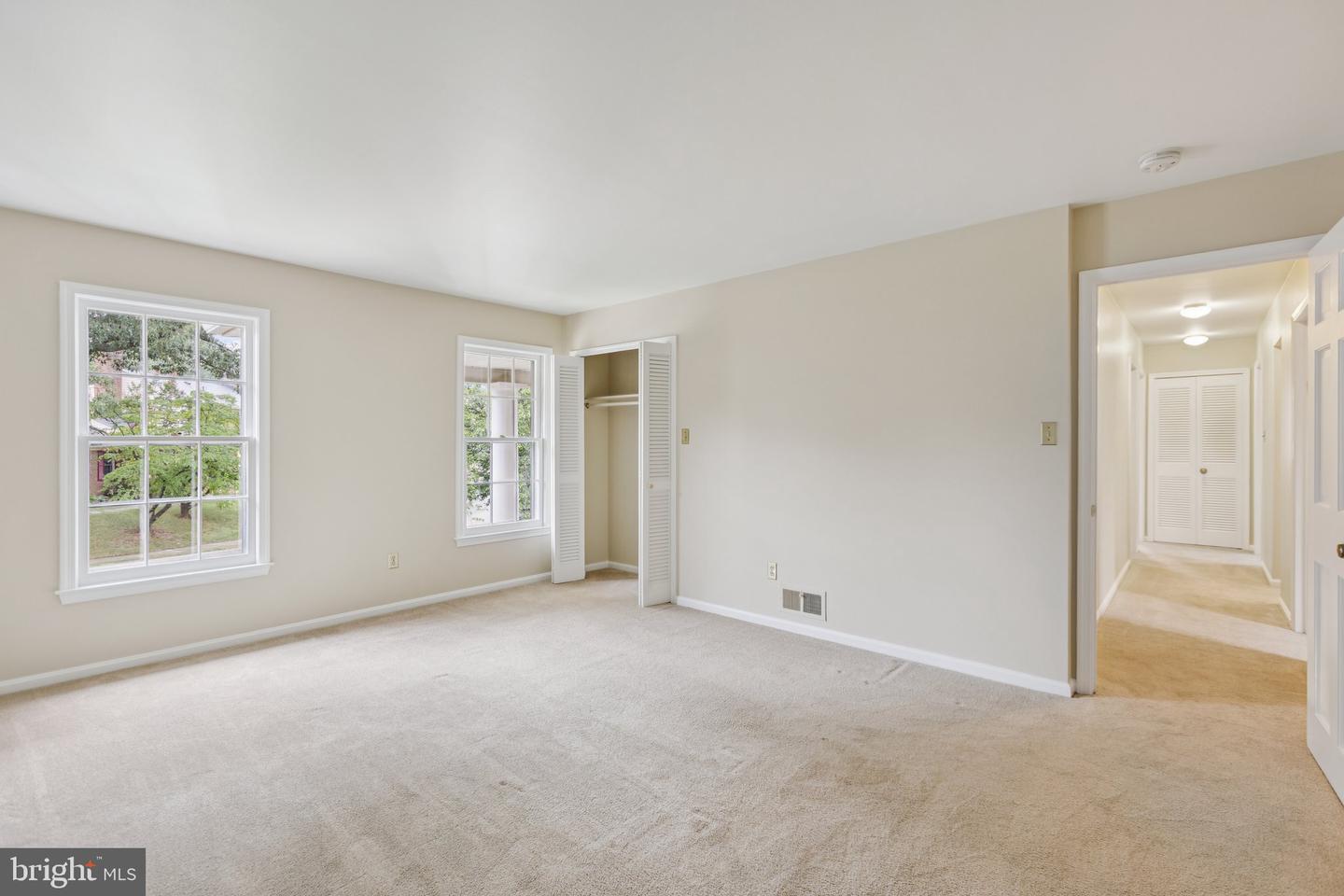 4893 35TH RD N, ARLINGTON, Virginia 22207, 6 Bedrooms Bedrooms, 12 Rooms Rooms,2 BathroomsBathrooms,Residential,For sale,4893 35TH RD N,VAAR2062184 MLS # VAAR2062184