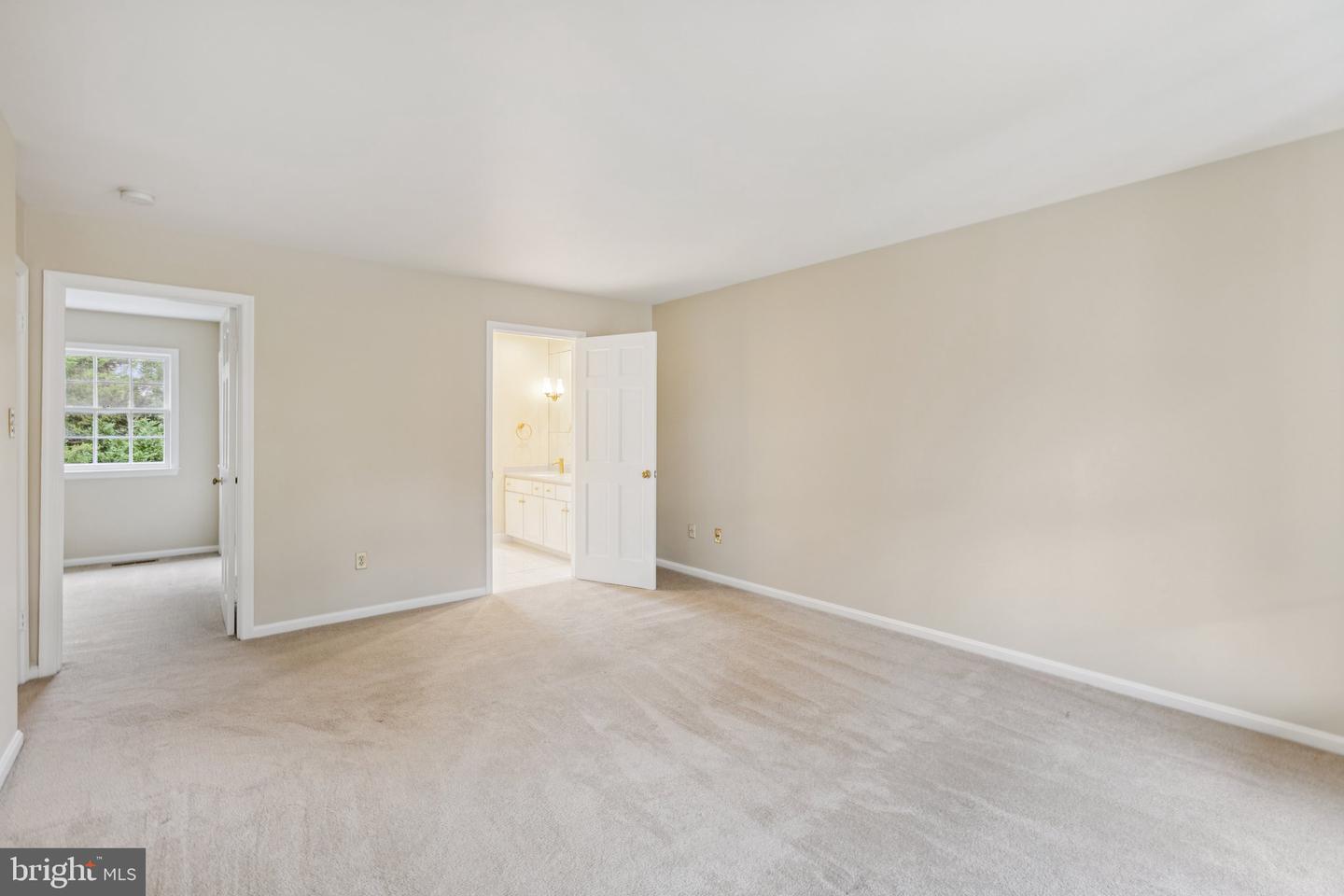 4893 35TH RD N, ARLINGTON, Virginia 22207, 6 Bedrooms Bedrooms, 12 Rooms Rooms,2 BathroomsBathrooms,Residential,For sale,4893 35TH RD N,VAAR2062184 MLS # VAAR2062184