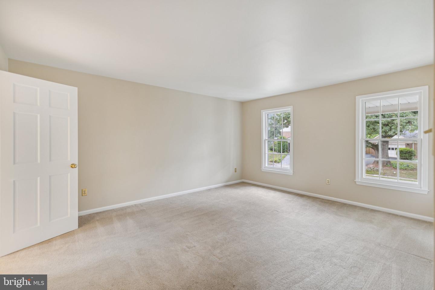 4893 35TH RD N, ARLINGTON, Virginia 22207, 6 Bedrooms Bedrooms, 12 Rooms Rooms,2 BathroomsBathrooms,Residential,For sale,4893 35TH RD N,VAAR2062184 MLS # VAAR2062184