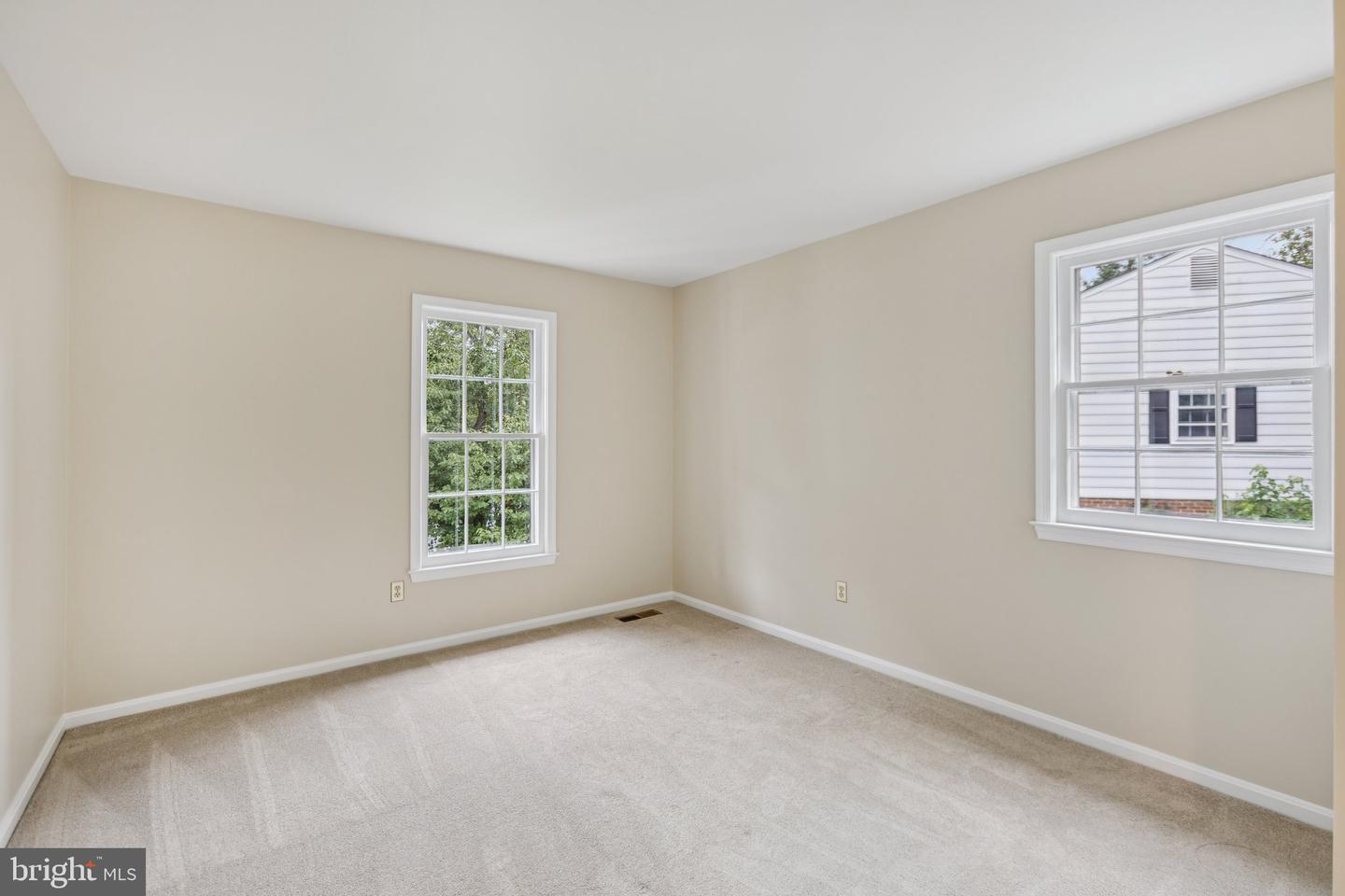 4893 35TH RD N, ARLINGTON, Virginia 22207, 6 Bedrooms Bedrooms, 12 Rooms Rooms,2 BathroomsBathrooms,Residential,For sale,4893 35TH RD N,VAAR2062184 MLS # VAAR2062184