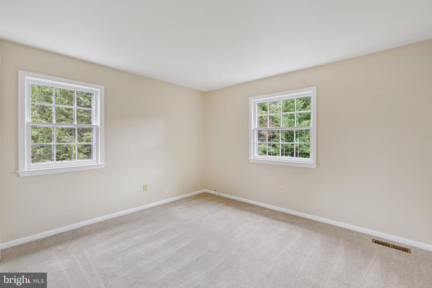 4893 35TH RD N, ARLINGTON, Virginia 22207, 6 Bedrooms Bedrooms, 12 Rooms Rooms,2 BathroomsBathrooms,Residential,For sale,4893 35TH RD N,VAAR2062184 MLS # VAAR2062184