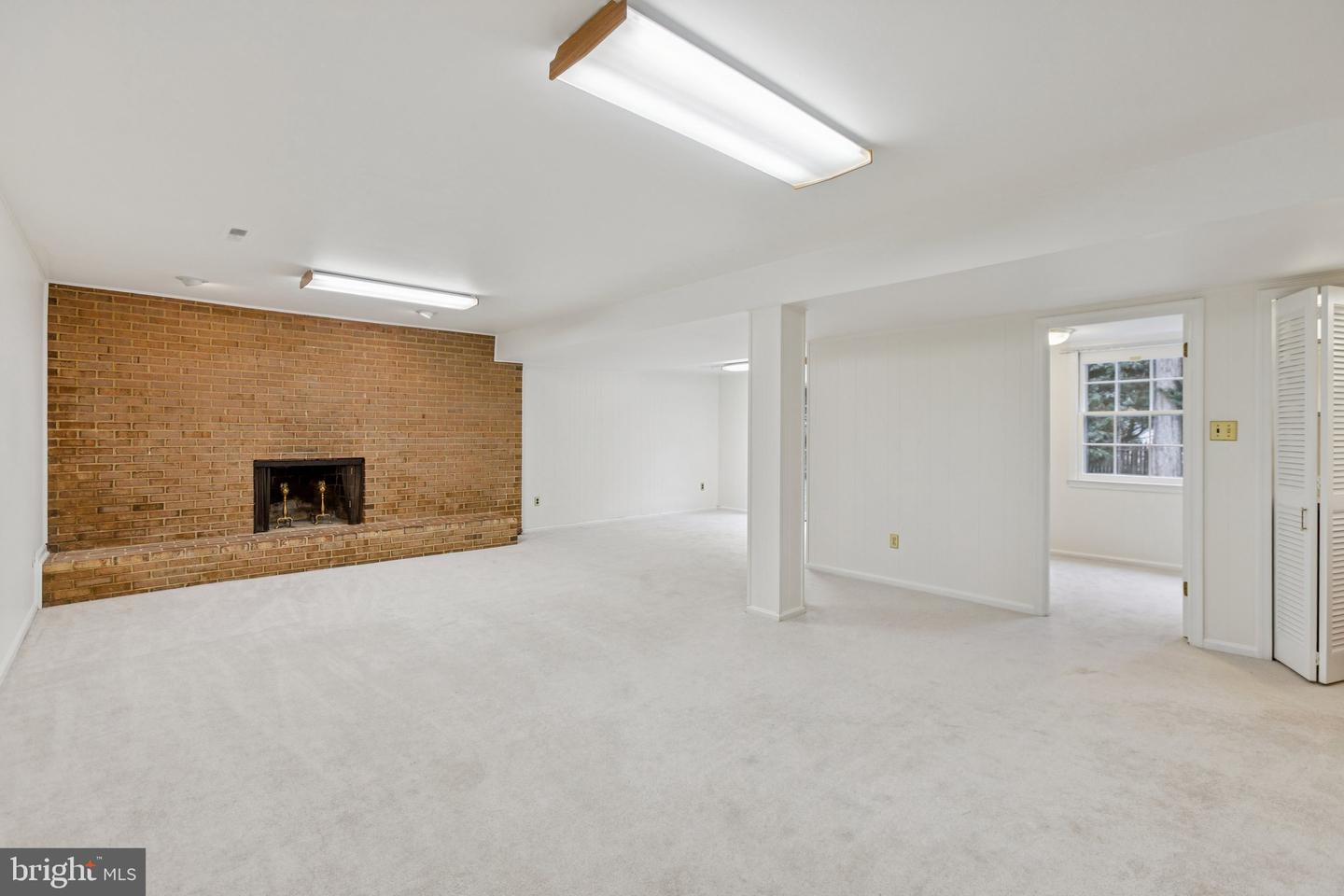 4893 35TH RD N, ARLINGTON, Virginia 22207, 6 Bedrooms Bedrooms, 12 Rooms Rooms,2 BathroomsBathrooms,Residential,For sale,4893 35TH RD N,VAAR2062184 MLS # VAAR2062184