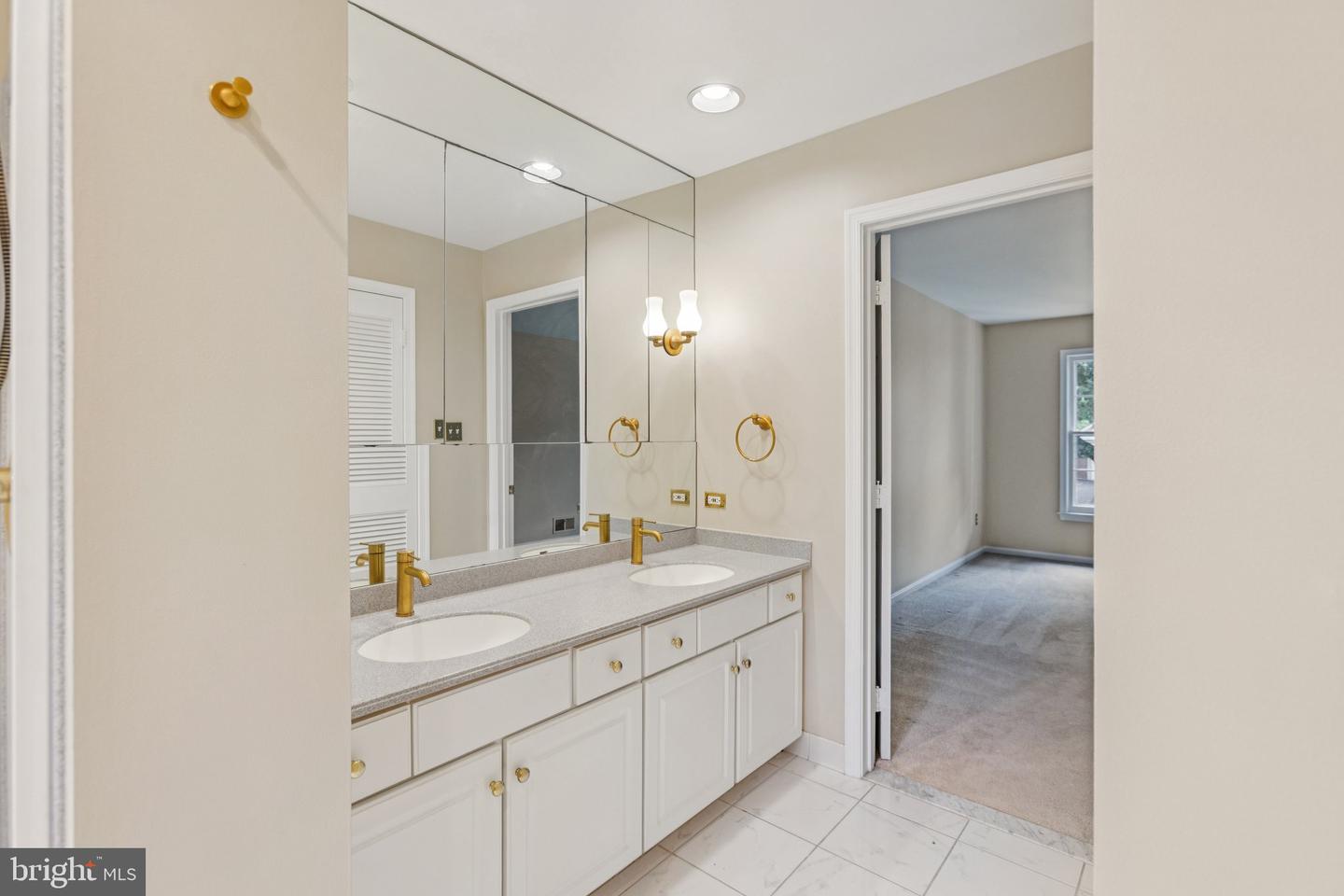 4893 35TH RD N, ARLINGTON, Virginia 22207, 6 Bedrooms Bedrooms, 12 Rooms Rooms,2 BathroomsBathrooms,Residential,For sale,4893 35TH RD N,VAAR2062184 MLS # VAAR2062184