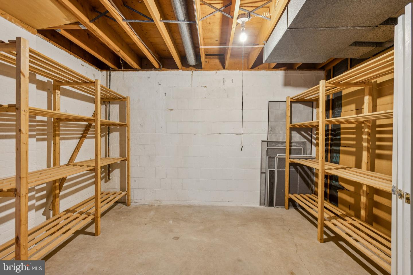 4893 35TH RD N, ARLINGTON, Virginia 22207, 6 Bedrooms Bedrooms, 12 Rooms Rooms,2 BathroomsBathrooms,Residential,For sale,4893 35TH RD N,VAAR2062184 MLS # VAAR2062184