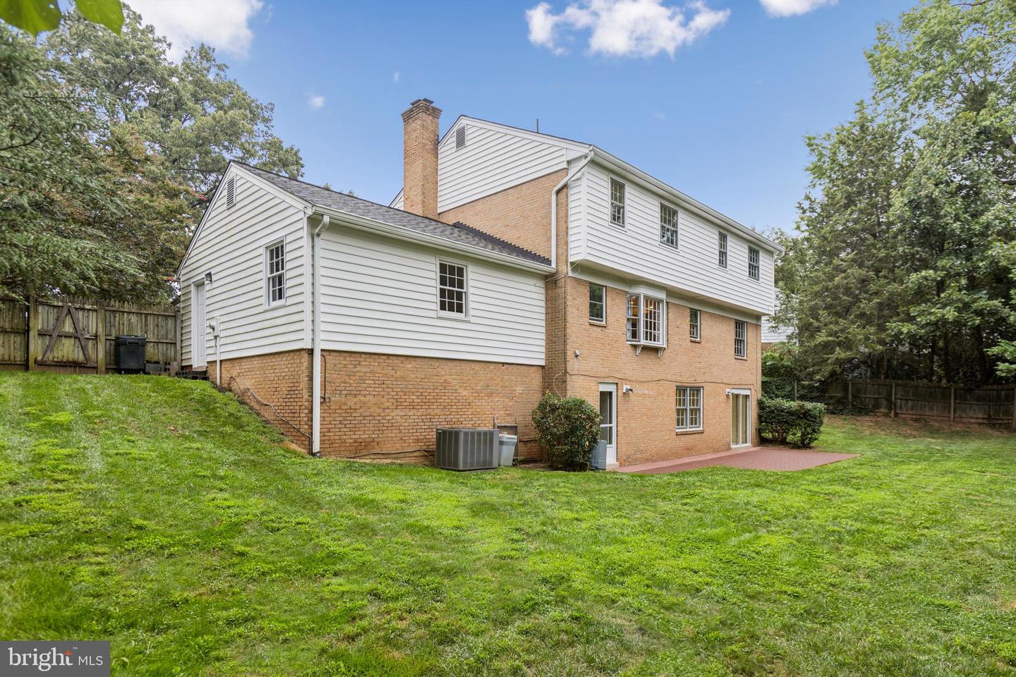4893 35TH RD N, ARLINGTON, Virginia 22207, 6 Bedrooms Bedrooms, 12 Rooms Rooms,2 BathroomsBathrooms,Residential,For sale,4893 35TH RD N,VAAR2062184 MLS # VAAR2062184