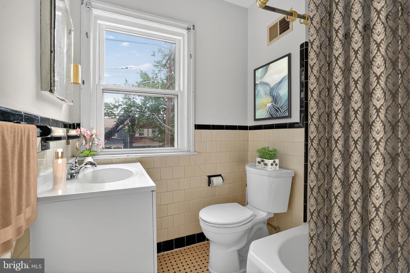 1409 18TH ST SE, WASHINGTON, District Of Columbia 20020, 3 Bedrooms Bedrooms, ,1 BathroomBathrooms,Residential,For sale,1409 18TH ST SE,DCDC2214916 MLS # DCDC2214916