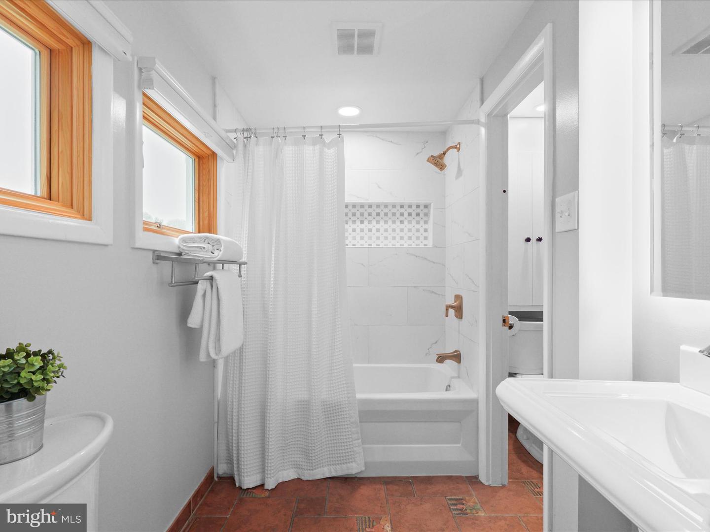 4712 SURRY PL, ALEXANDRIA, Virginia 22304, 3 Bedrooms Bedrooms, ,2 BathroomsBathrooms,Residential,For sale,4712 SURRY PL,VAAX2048700 MLS # VAAX2048700