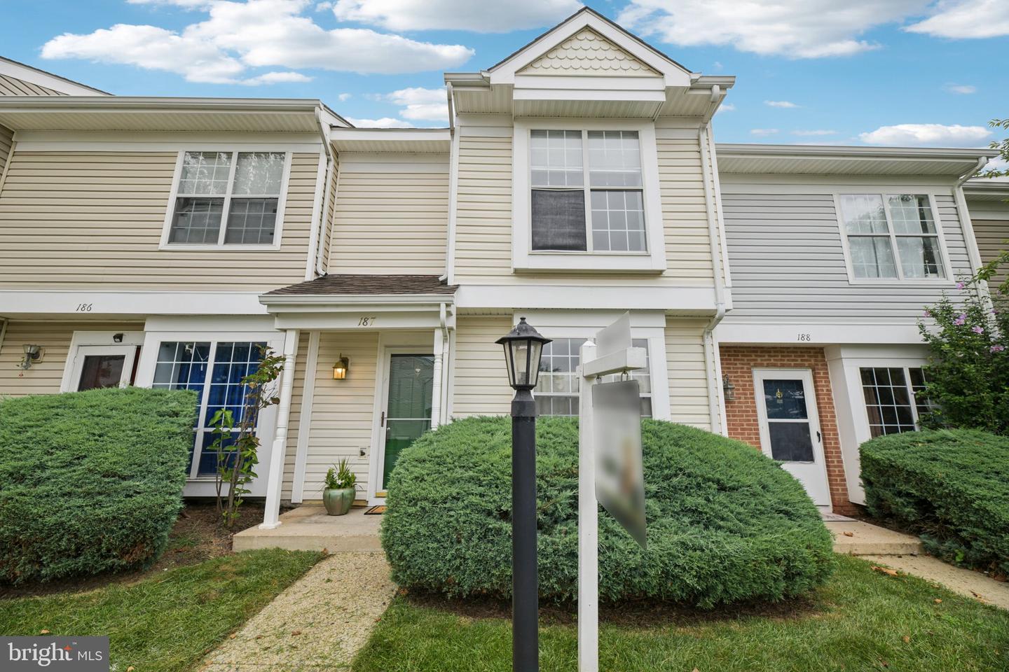 187 SAINT JOHNS SQ, STERLING, Virginia 20164, 3 Bedrooms Bedrooms, ,1 BathroomBathrooms,Residential,For sale,187 SAINT JOHNS SQ,VALO2104768 MLS # VALO2104768