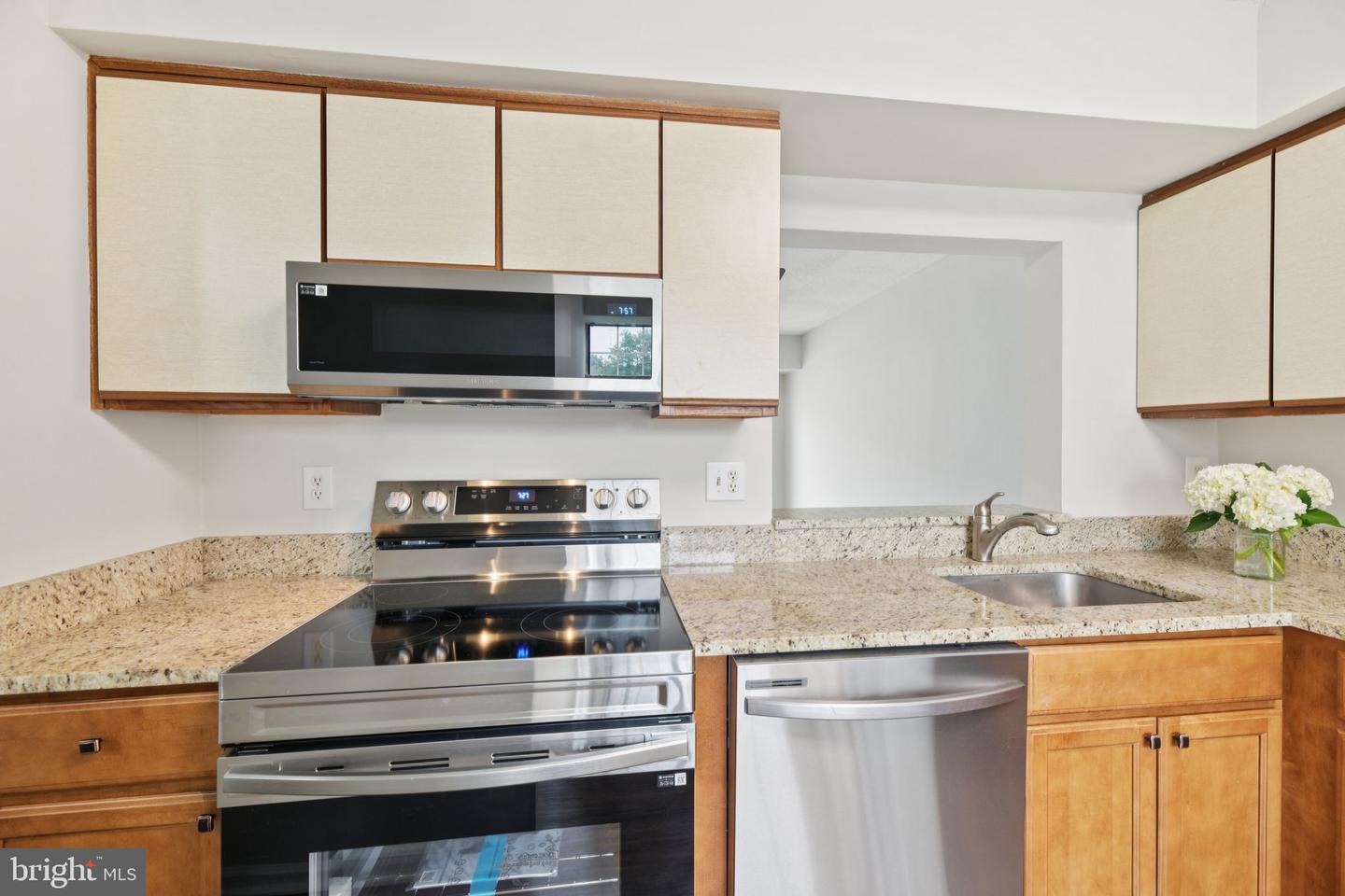 187 SAINT JOHNS SQ, STERLING, Virginia 20164, 3 Bedrooms Bedrooms, ,1 BathroomBathrooms,Residential,For sale,187 SAINT JOHNS SQ,VALO2104768 MLS # VALO2104768