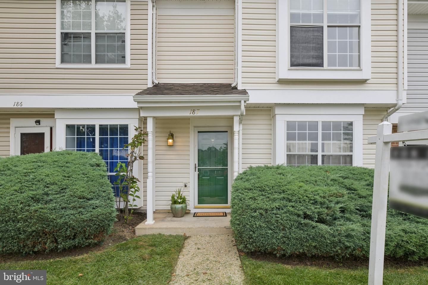 187 SAINT JOHNS SQ, STERLING, Virginia 20164, 3 Bedrooms Bedrooms, ,1 BathroomBathrooms,Residential,For sale,187 SAINT JOHNS SQ,VALO2104768 MLS # VALO2104768