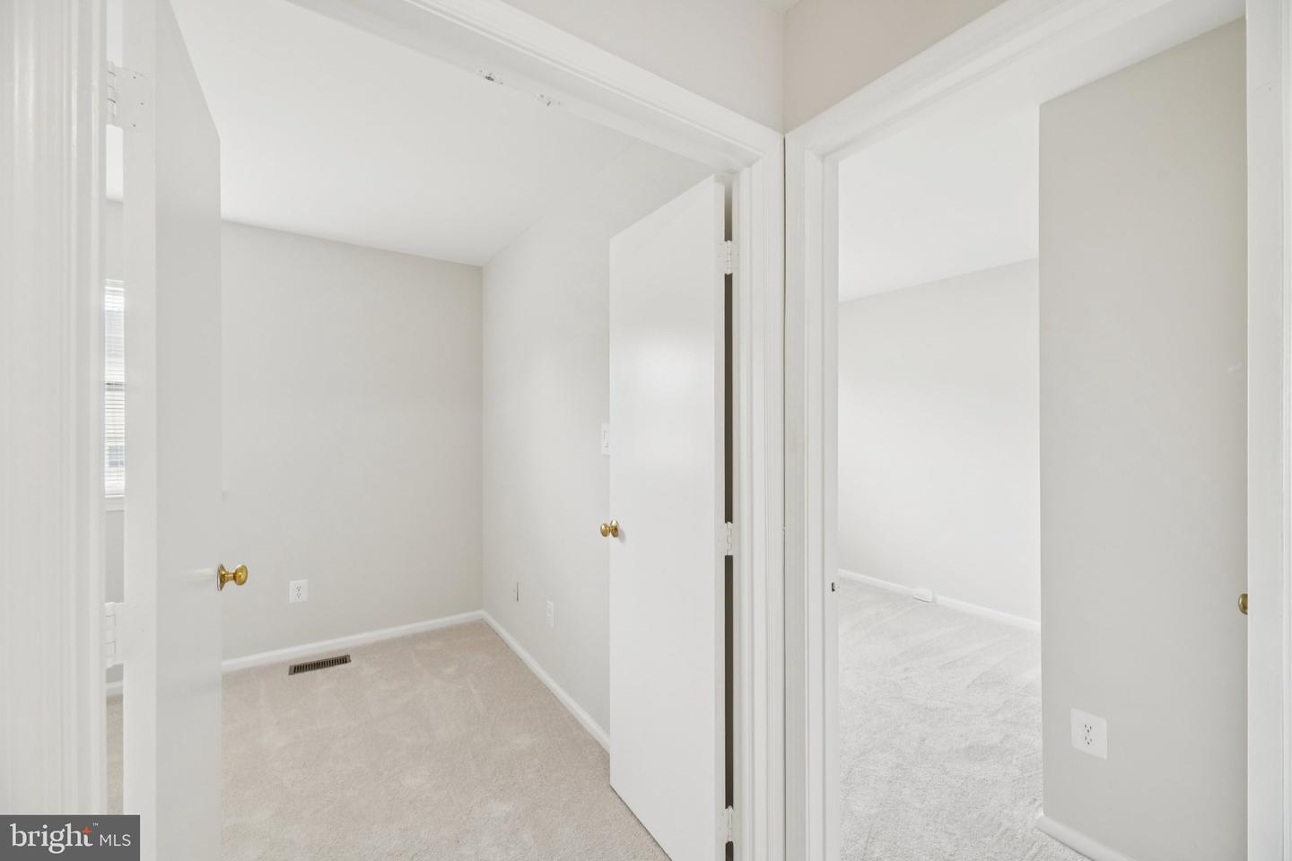 187 SAINT JOHNS SQ, STERLING, Virginia 20164, 3 Bedrooms Bedrooms, ,1 BathroomBathrooms,Residential,For sale,187 SAINT JOHNS SQ,VALO2104768 MLS # VALO2104768