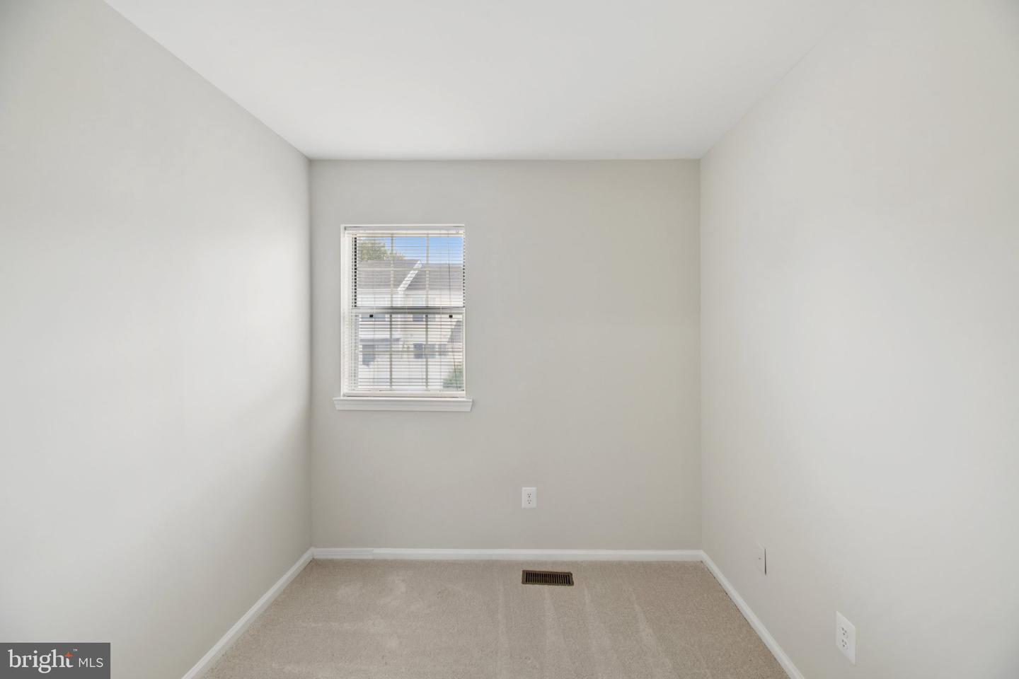 187 SAINT JOHNS SQ, STERLING, Virginia 20164, 3 Bedrooms Bedrooms, ,1 BathroomBathrooms,Residential,For sale,187 SAINT JOHNS SQ,VALO2104768 MLS # VALO2104768