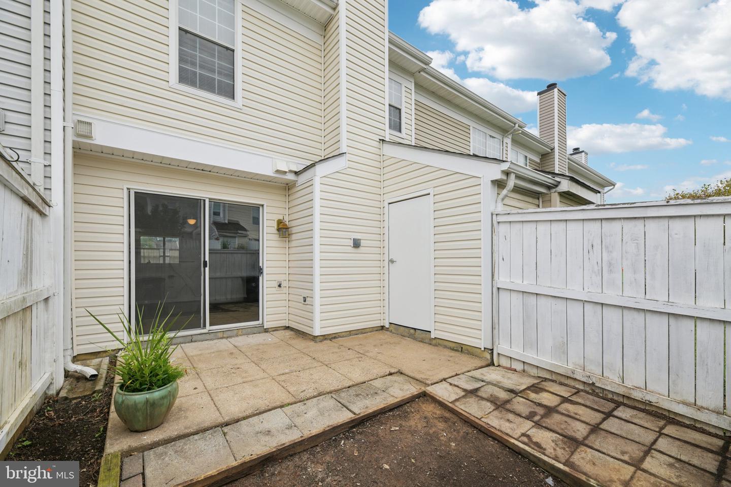 187 SAINT JOHNS SQ, STERLING, Virginia 20164, 3 Bedrooms Bedrooms, ,1 BathroomBathrooms,Residential,For sale,187 SAINT JOHNS SQ,VALO2104768 MLS # VALO2104768