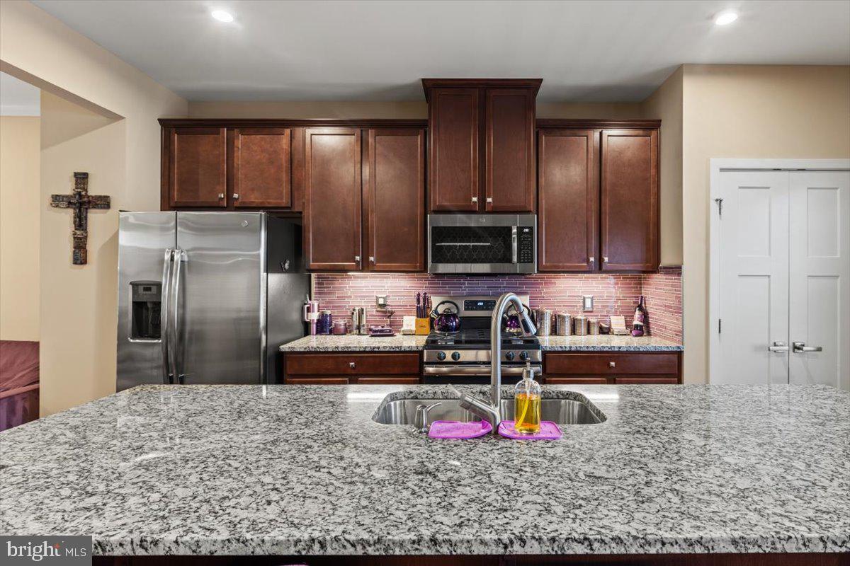 18060 RED CEDAR RD, DUMFRIES, Virginia 22026, 3 Bedrooms Bedrooms, ,2 BathroomsBathrooms,Residential,For sale,18060 RED CEDAR RD,VAPW2101728 MLS # VAPW2101728