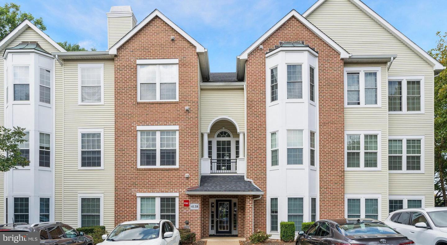 4138 FOUNTAINSIDE LN #202, FAIRFAX, Virginia 22030, 3 Bedrooms Bedrooms, ,2 BathroomsBathrooms,Residential,For sale,4138 FOUNTAINSIDE LN #202,VAFX2261978 MLS # VAFX2261978