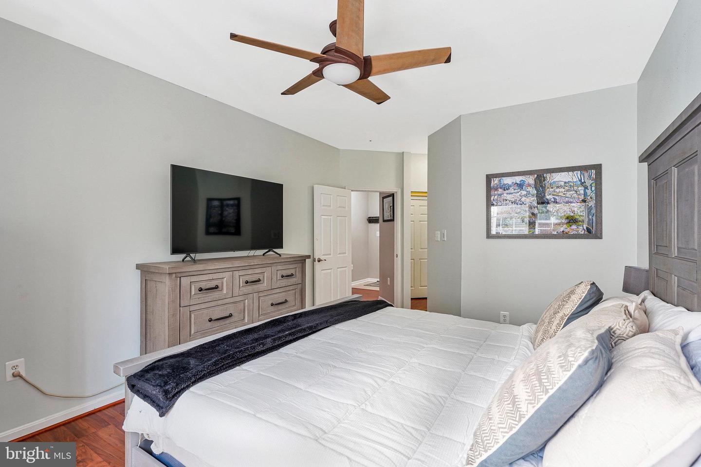 4138 FOUNTAINSIDE LN #202, FAIRFAX, Virginia 22030, 3 Bedrooms Bedrooms, ,2 BathroomsBathrooms,Residential,For sale,4138 FOUNTAINSIDE LN #202,VAFX2261978 MLS # VAFX2261978