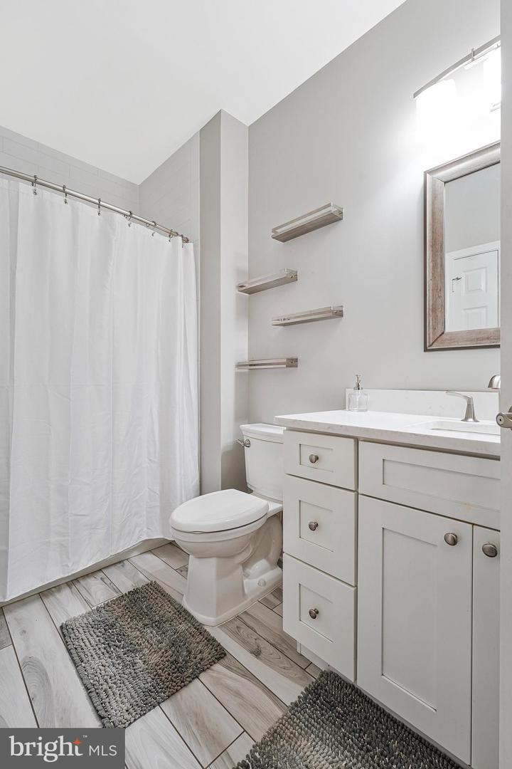 4138 FOUNTAINSIDE LN #202, FAIRFAX, Virginia 22030, 3 Bedrooms Bedrooms, ,2 BathroomsBathrooms,Residential,For sale,4138 FOUNTAINSIDE LN #202,VAFX2261978 MLS # VAFX2261978