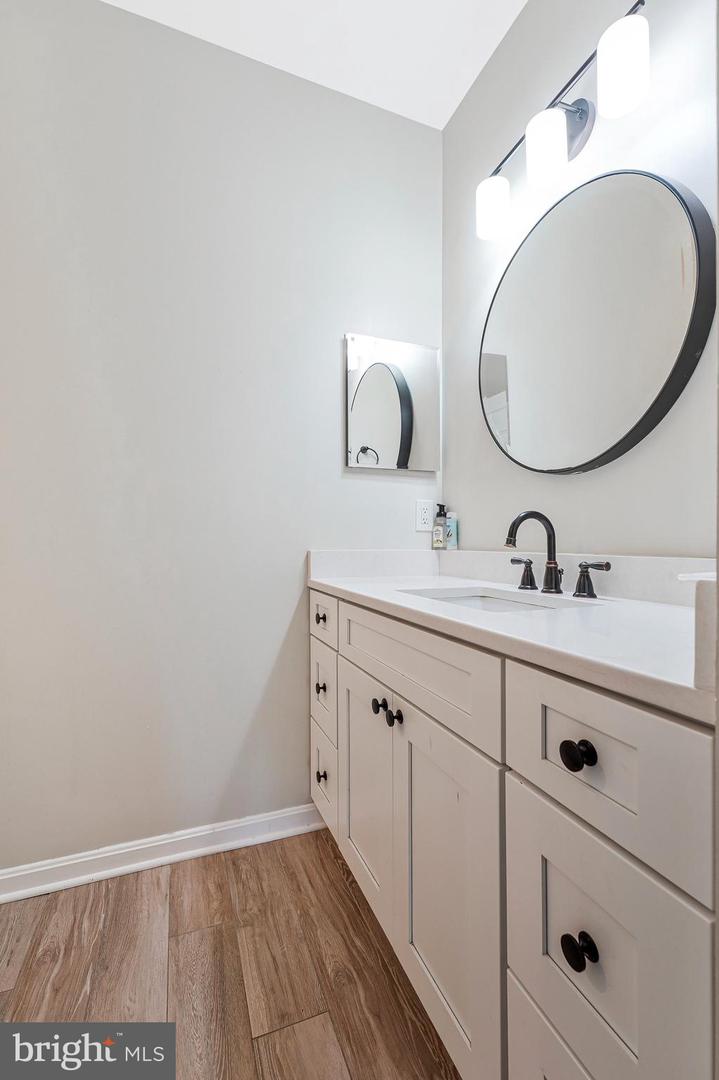 4138 FOUNTAINSIDE LN #202, FAIRFAX, Virginia 22030, 3 Bedrooms Bedrooms, ,2 BathroomsBathrooms,Residential,For sale,4138 FOUNTAINSIDE LN #202,VAFX2261978 MLS # VAFX2261978