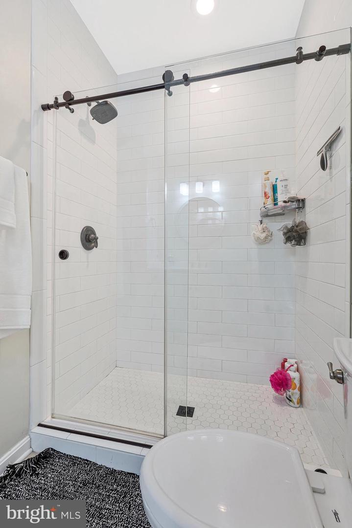 4138 FOUNTAINSIDE LN #202, FAIRFAX, Virginia 22030, 3 Bedrooms Bedrooms, ,2 BathroomsBathrooms,Residential,For sale,4138 FOUNTAINSIDE LN #202,VAFX2261978 MLS # VAFX2261978