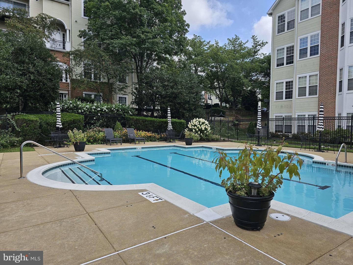 4138 FOUNTAINSIDE LN #202, FAIRFAX, Virginia 22030, 3 Bedrooms Bedrooms, ,2 BathroomsBathrooms,Residential,For sale,4138 FOUNTAINSIDE LN #202,VAFX2261978 MLS # VAFX2261978