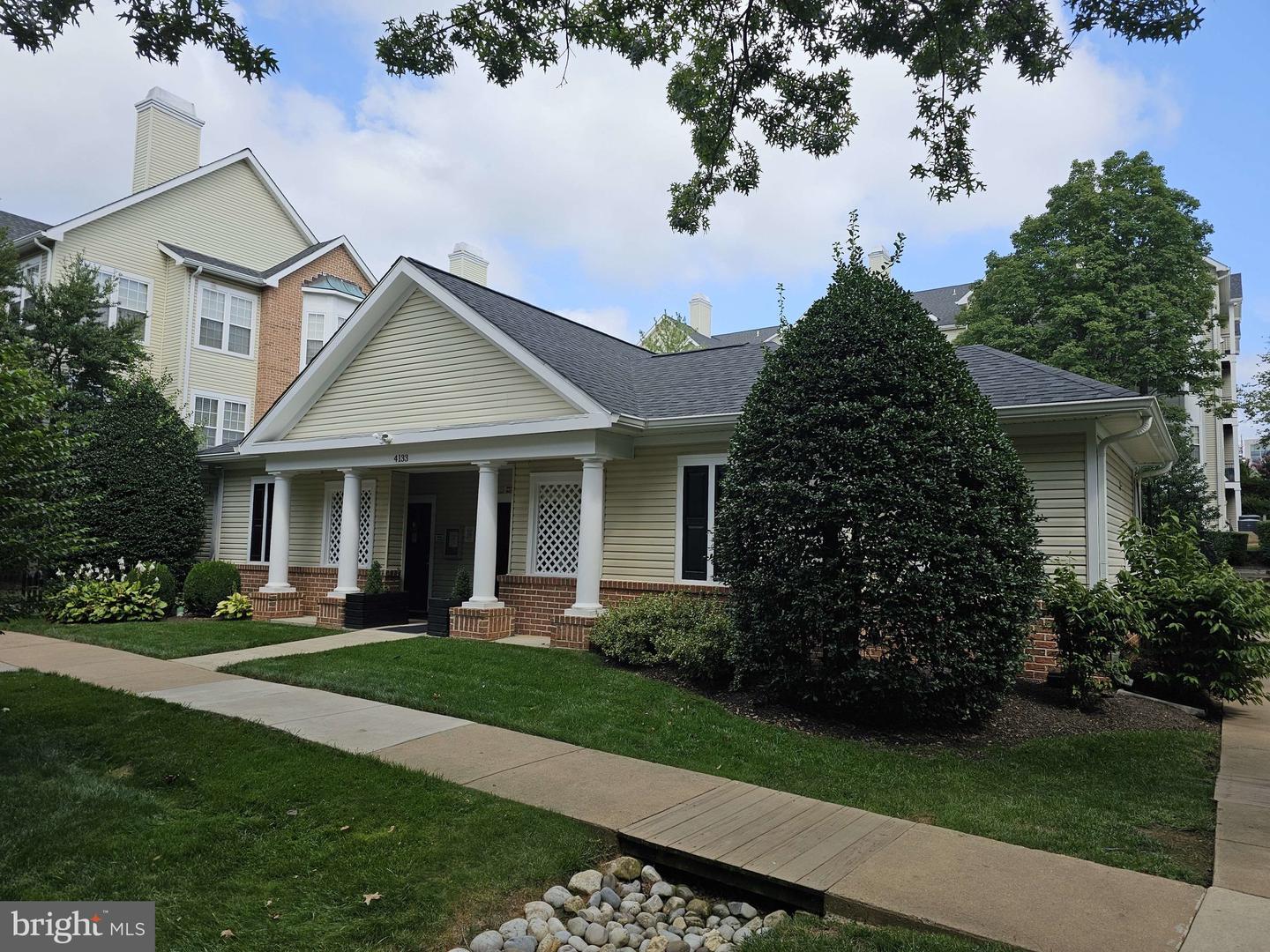 4138 FOUNTAINSIDE LN #202, FAIRFAX, Virginia 22030, 3 Bedrooms Bedrooms, ,2 BathroomsBathrooms,Residential,For sale,4138 FOUNTAINSIDE LN #202,VAFX2261978 MLS # VAFX2261978