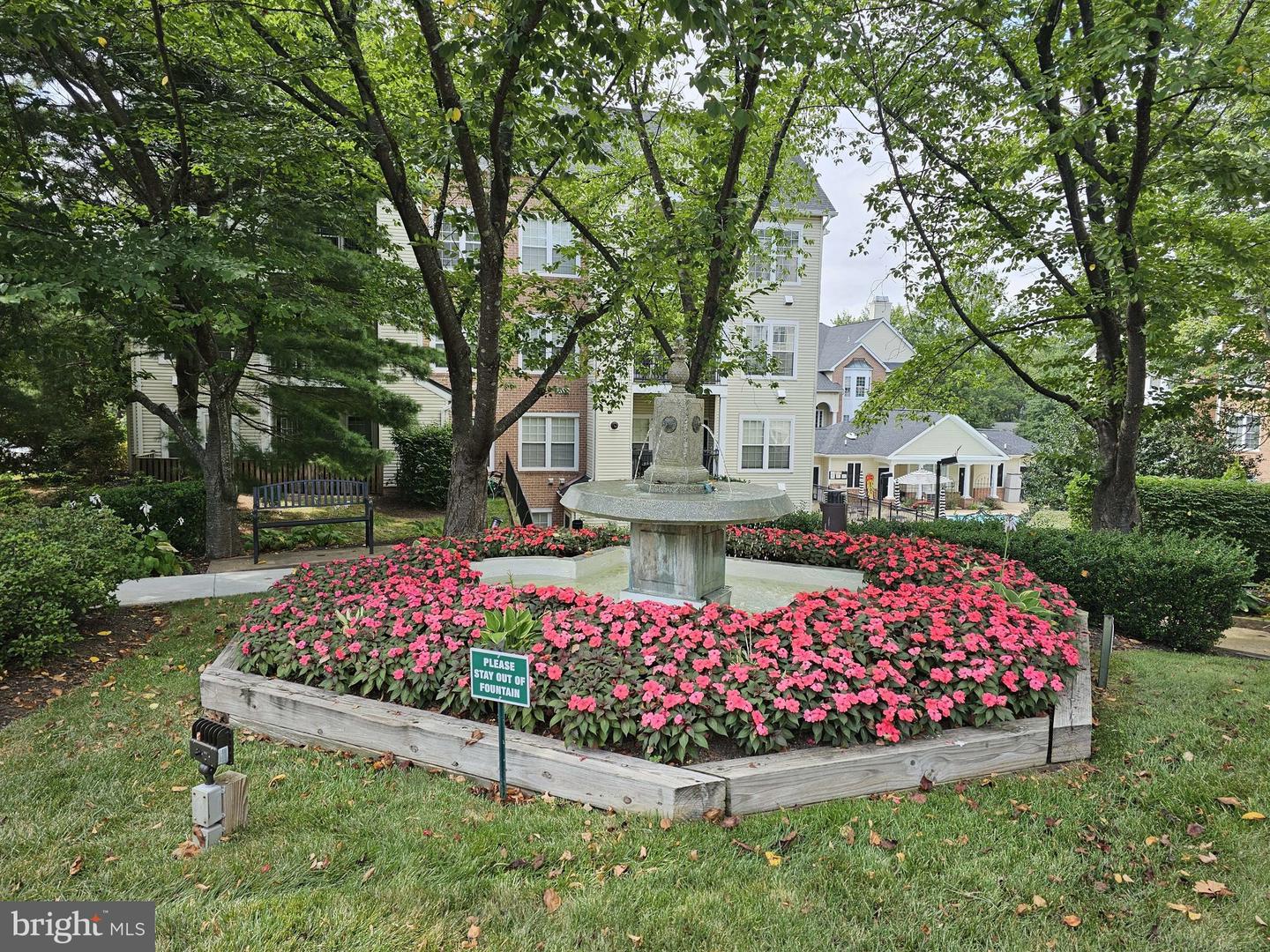 4138 FOUNTAINSIDE LN #202, FAIRFAX, Virginia 22030, 3 Bedrooms Bedrooms, ,2 BathroomsBathrooms,Residential,For sale,4138 FOUNTAINSIDE LN #202,VAFX2261978 MLS # VAFX2261978