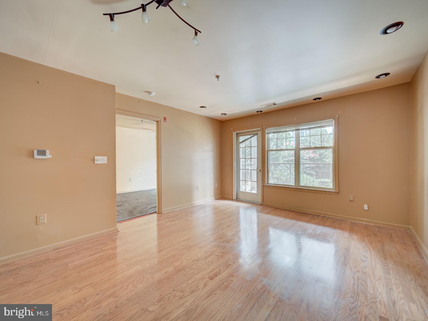 5565 SEMINARY RD #214, FALLS CHURCH, Virginia 22041, 1 Bedroom Bedrooms, ,1 BathroomBathrooms,Residential,For sale,5565 SEMINARY RD #214,VAFX2261980 MLS # VAFX2261980