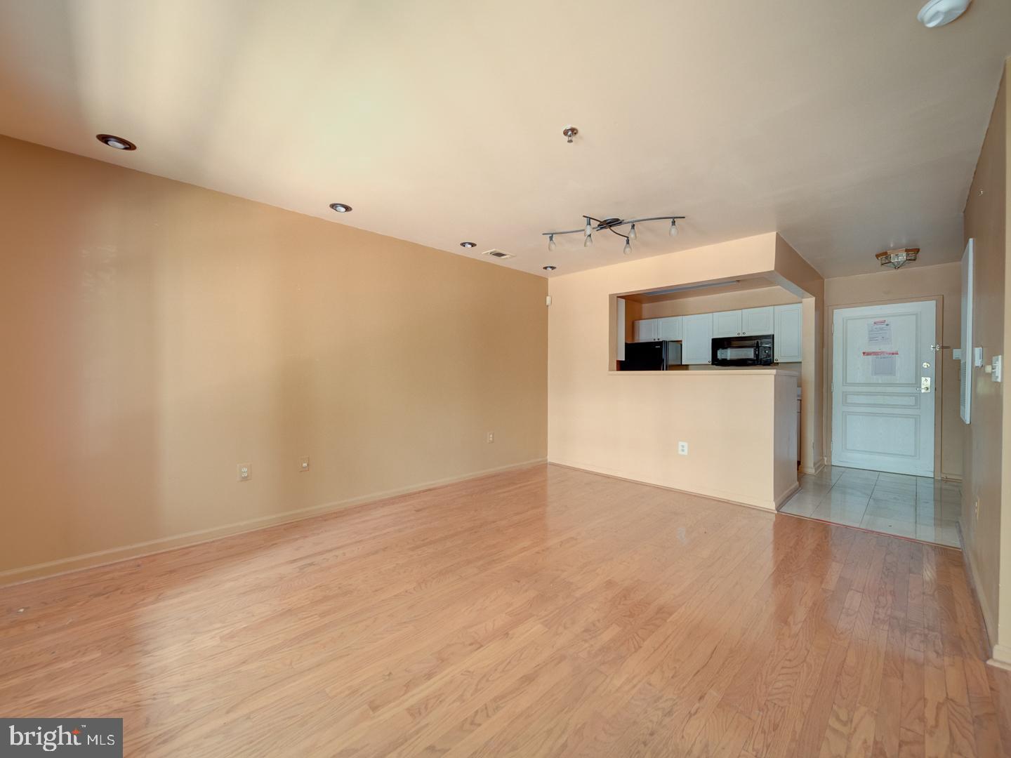 5565 SEMINARY RD #214, FALLS CHURCH, Virginia 22041, 1 Bedroom Bedrooms, ,1 BathroomBathrooms,Residential,For sale,5565 SEMINARY RD #214,VAFX2261980 MLS # VAFX2261980