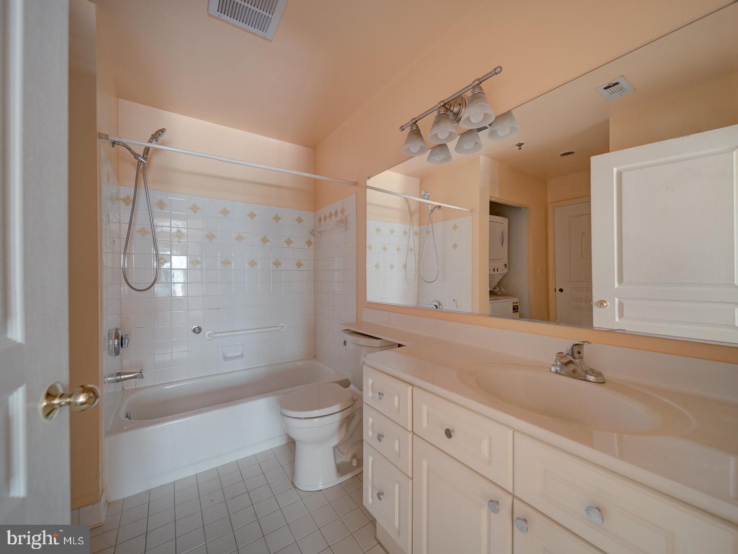 5565 SEMINARY RD #214, FALLS CHURCH, Virginia 22041, 1 Bedroom Bedrooms, ,1 BathroomBathrooms,Residential,For sale,5565 SEMINARY RD #214,VAFX2261980 MLS # VAFX2261980