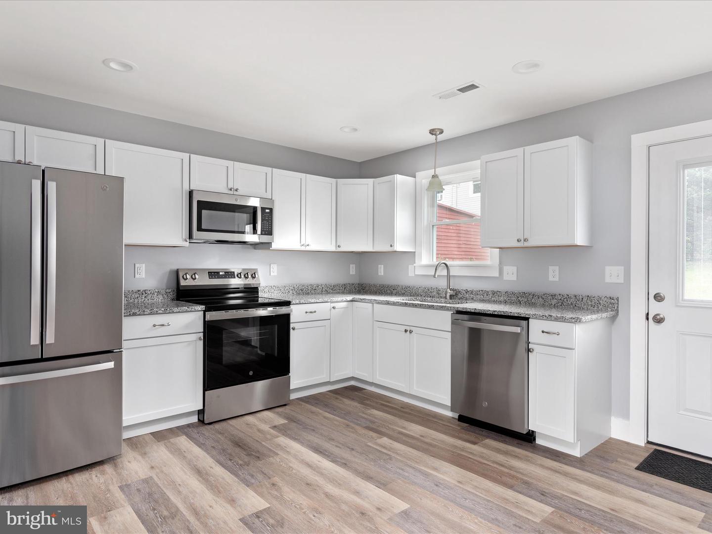 178 BANK ST, MOUNT JACKSON, Virginia 22842, 3 Bedrooms Bedrooms, ,2 BathroomsBathrooms,Residential,For sale,178 BANK ST,VASH2012266 MLS # VASH2012266