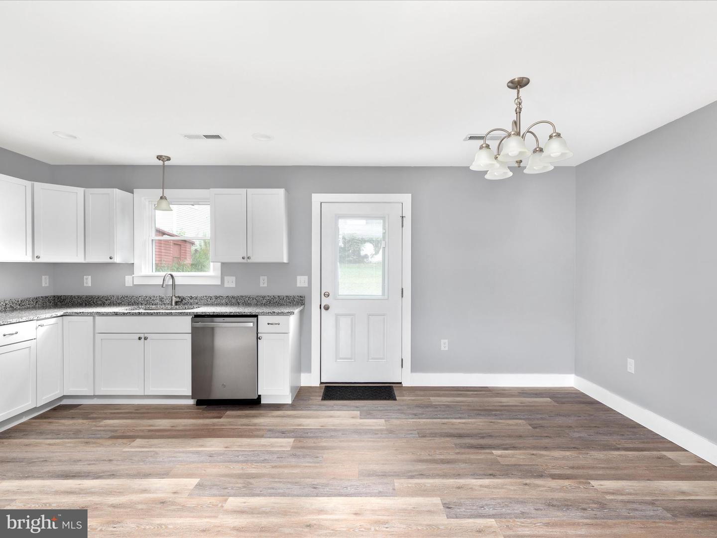 178 BANK ST, MOUNT JACKSON, Virginia 22842, 3 Bedrooms Bedrooms, ,2 BathroomsBathrooms,Residential,For sale,178 BANK ST,VASH2012266 MLS # VASH2012266