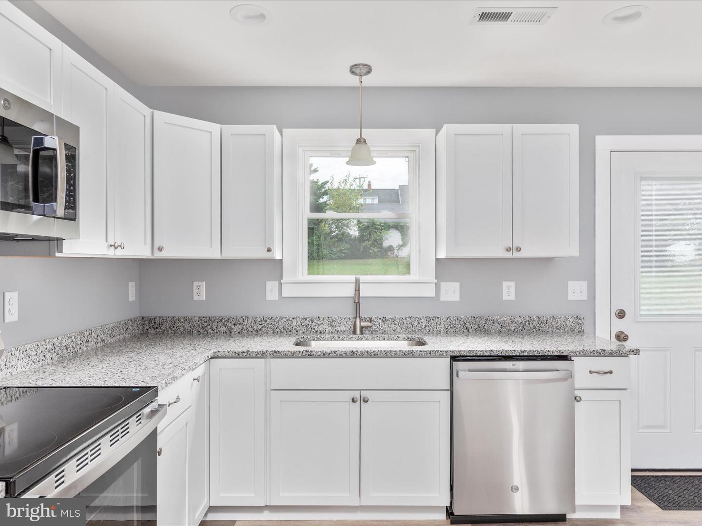 178 BANK ST, MOUNT JACKSON, Virginia 22842, 3 Bedrooms Bedrooms, ,2 BathroomsBathrooms,Residential,For sale,178 BANK ST,VASH2012266 MLS # VASH2012266