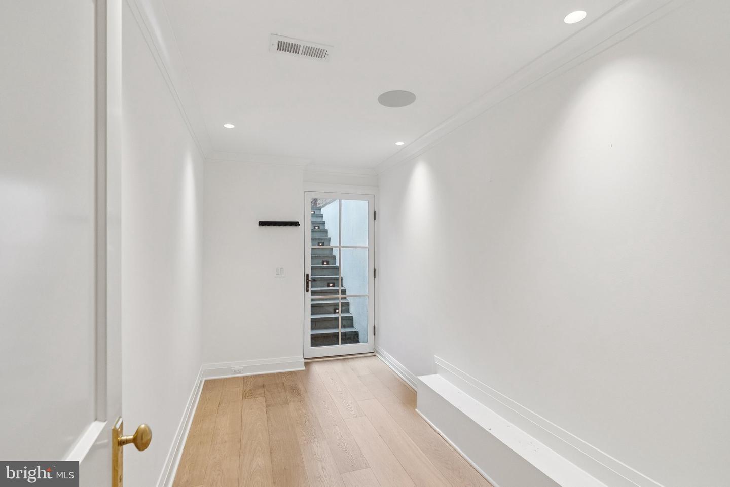 3137 N ST NW, WASHINGTON, District Of Columbia 20007, 3 Bedrooms Bedrooms, ,4 BathroomsBathrooms,Residential,For sale,3137 N ST NW,DCDC2216066 MLS # DCDC2216066