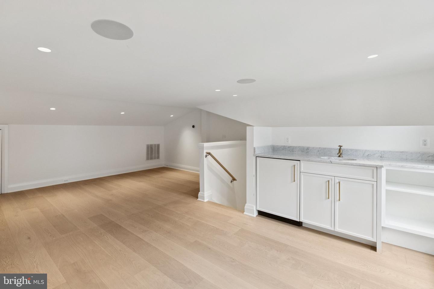 3137 N ST NW, WASHINGTON, District Of Columbia 20007, 3 Bedrooms Bedrooms, ,4 BathroomsBathrooms,Residential,For sale,3137 N ST NW,DCDC2216066 MLS # DCDC2216066
