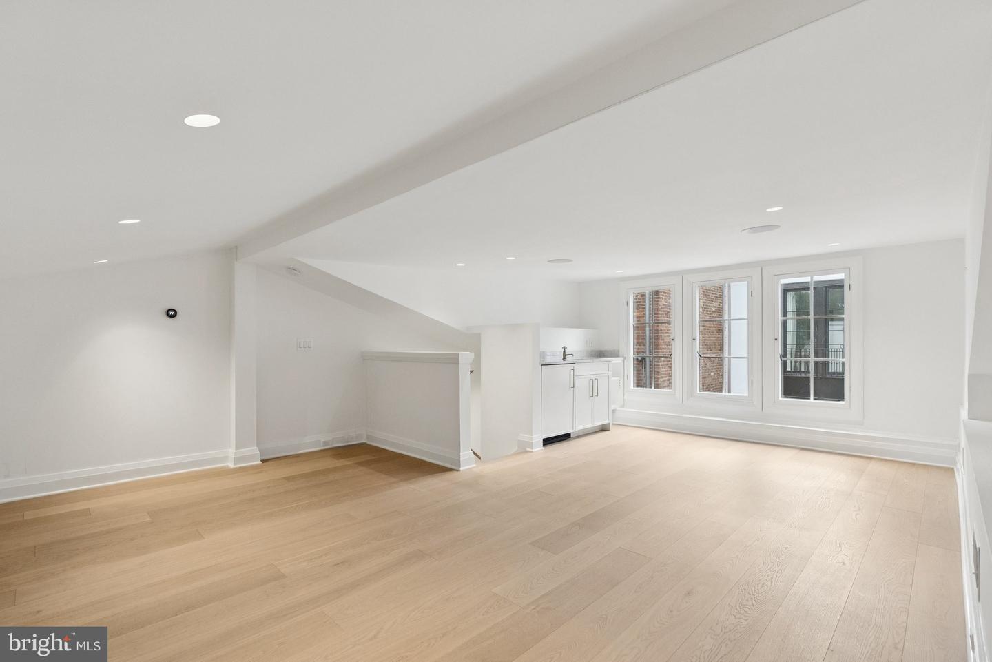 3137 N ST NW, WASHINGTON, District Of Columbia 20007, 3 Bedrooms Bedrooms, ,4 BathroomsBathrooms,Residential,For sale,3137 N ST NW,DCDC2216066 MLS # DCDC2216066