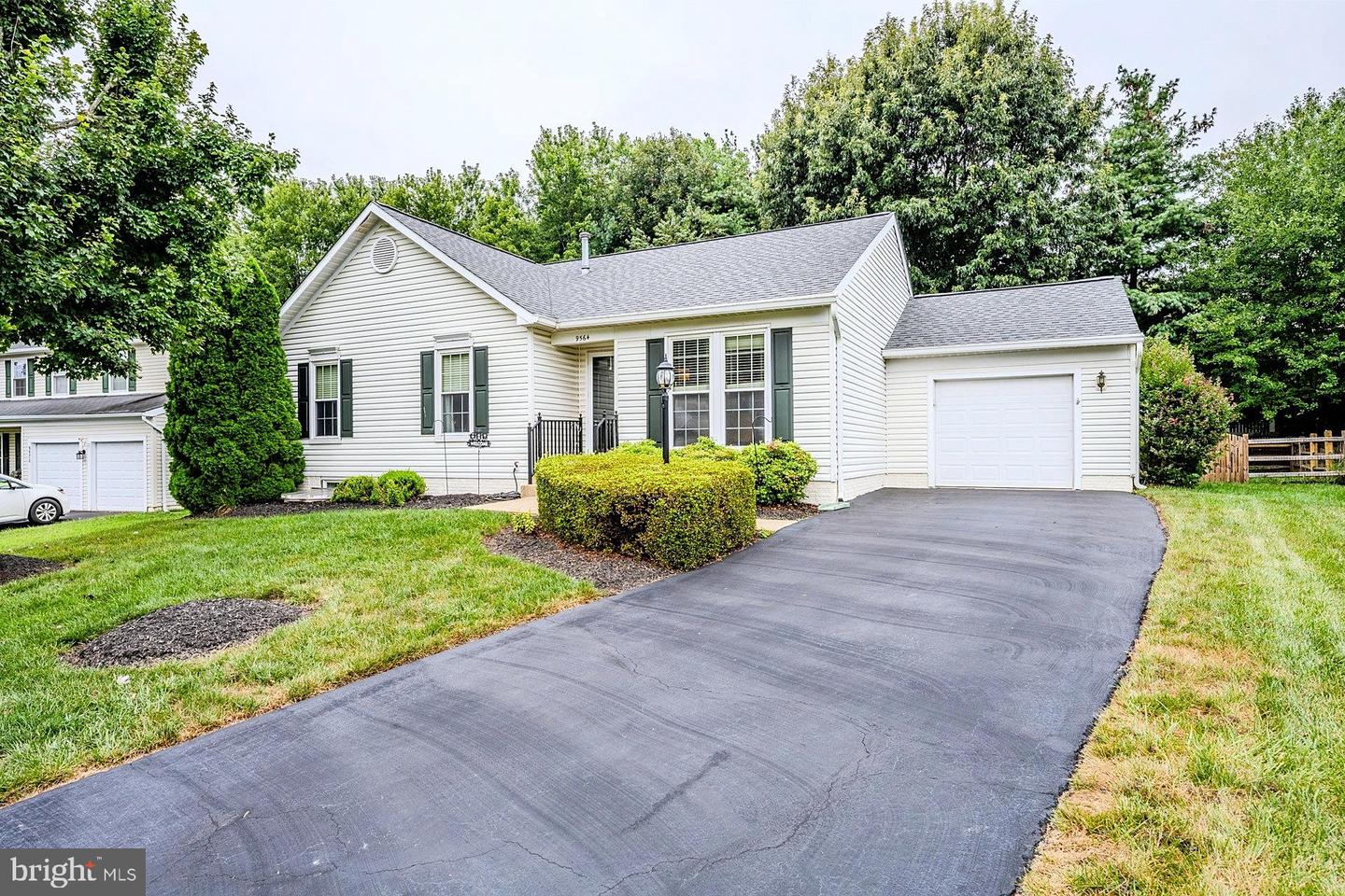 9564 BASILWOOD DR, MANASSAS, Virginia 20110, 4 Bedrooms Bedrooms, ,3 BathroomsBathrooms,Residential,For sale,9564 BASILWOOD DR,VAPW2102170 MLS # VAPW2102170