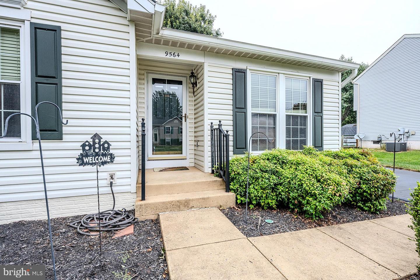 9564 BASILWOOD DR, MANASSAS, Virginia 20110, 4 Bedrooms Bedrooms, ,3 BathroomsBathrooms,Residential,For sale,9564 BASILWOOD DR,VAPW2102170 MLS # VAPW2102170