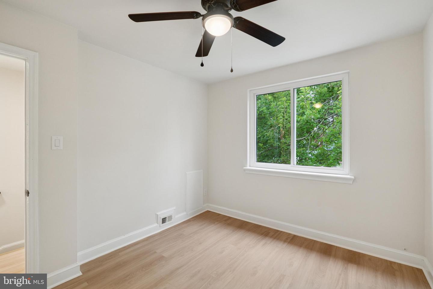 141 LYNHAVEN DR, ALEXANDRIA, Virginia 22305, 2 Bedrooms Bedrooms, ,2 BathroomsBathrooms,Residential,For sale,141 LYNHAVEN DR,VAAX2048896 MLS # VAAX2048896