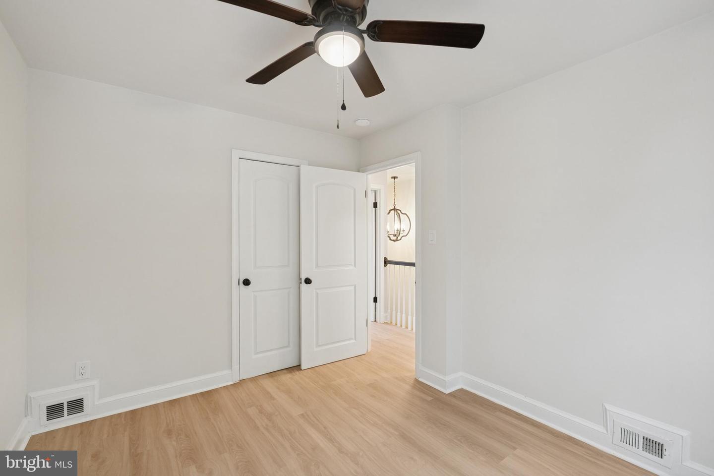 141 LYNHAVEN DR, ALEXANDRIA, Virginia 22305, 2 Bedrooms Bedrooms, ,2 BathroomsBathrooms,Residential,For sale,141 LYNHAVEN DR,VAAX2048896 MLS # VAAX2048896