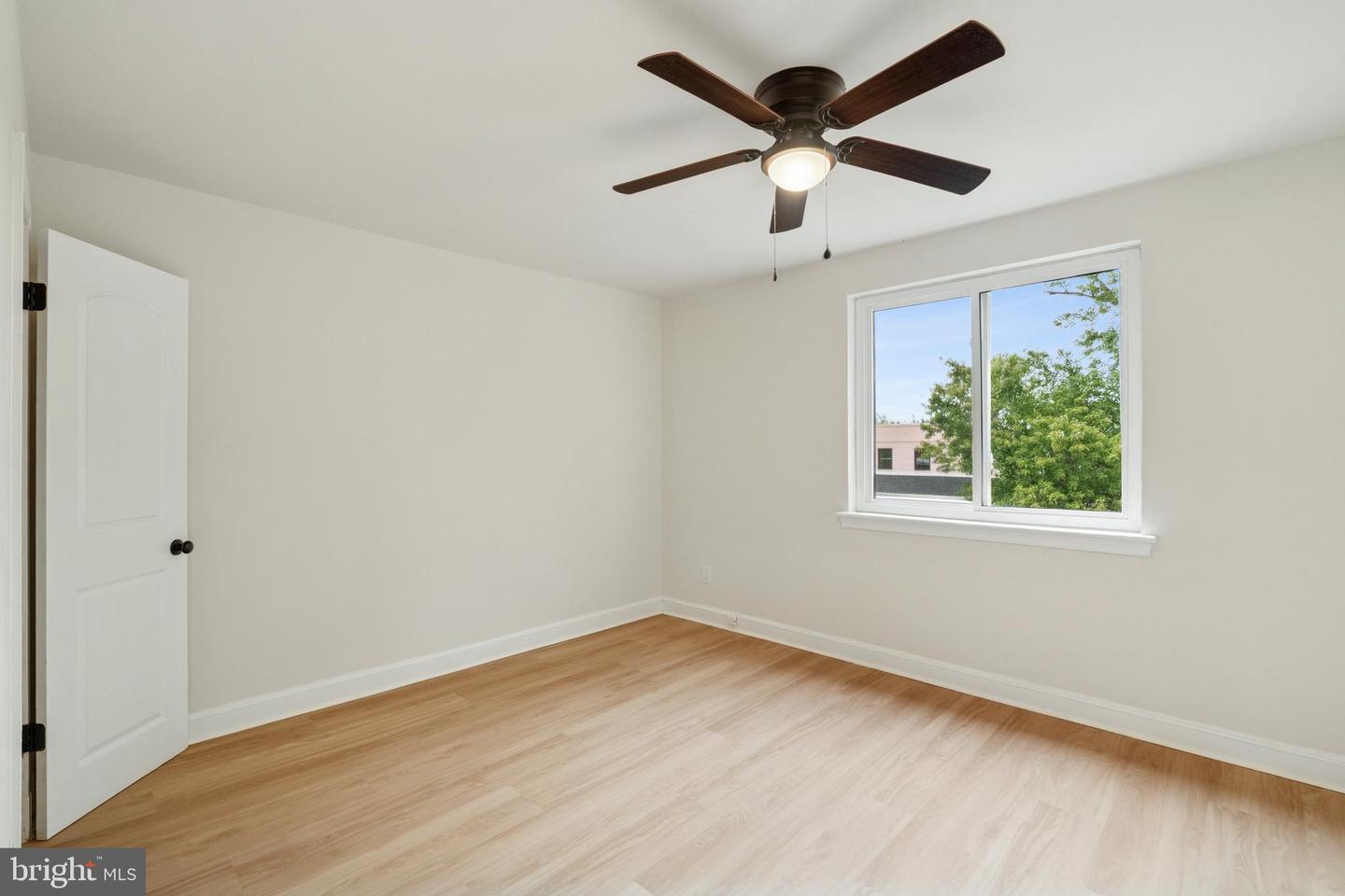 141 LYNHAVEN DR, ALEXANDRIA, Virginia 22305, 2 Bedrooms Bedrooms, ,2 BathroomsBathrooms,Residential,For sale,141 LYNHAVEN DR,VAAX2048896 MLS # VAAX2048896