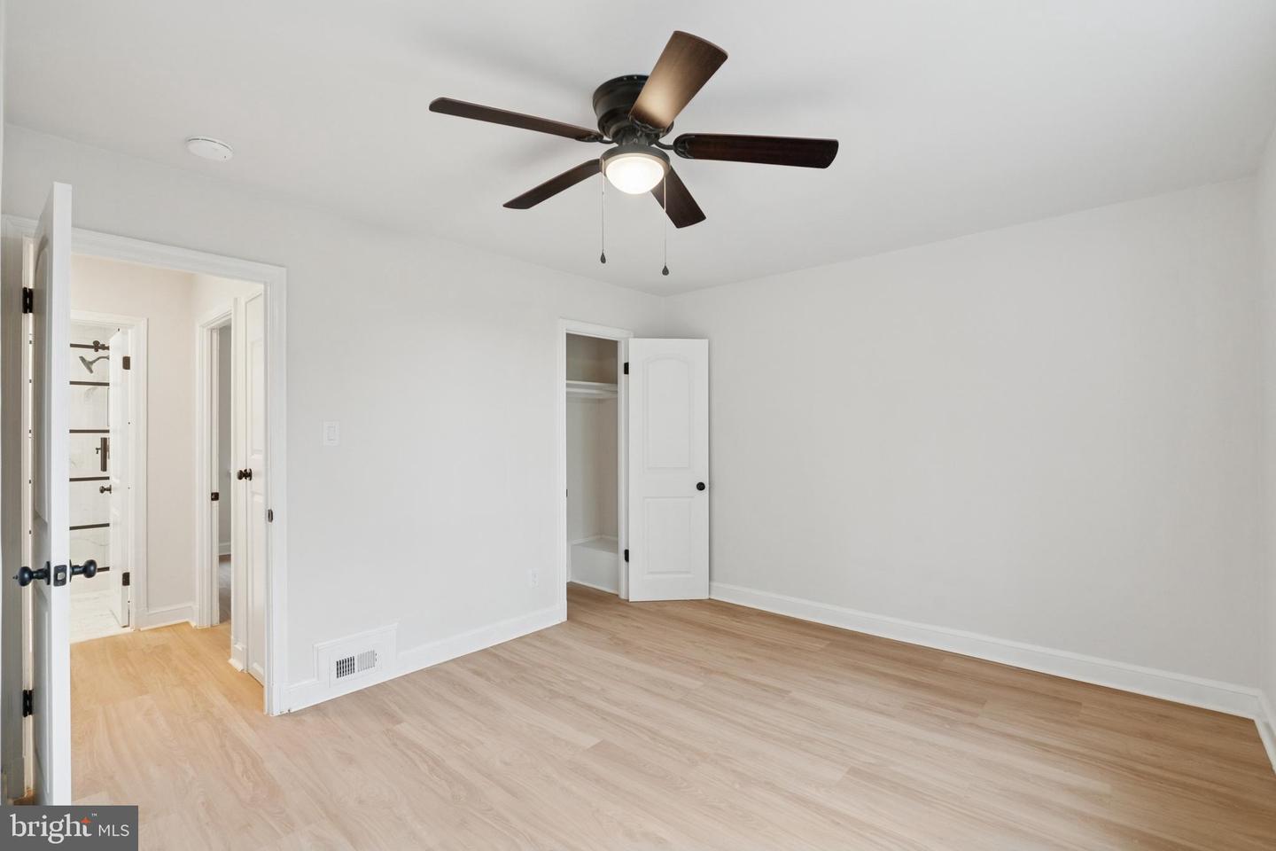 141 LYNHAVEN DR, ALEXANDRIA, Virginia 22305, 2 Bedrooms Bedrooms, ,2 BathroomsBathrooms,Residential,For sale,141 LYNHAVEN DR,VAAX2048896 MLS # VAAX2048896