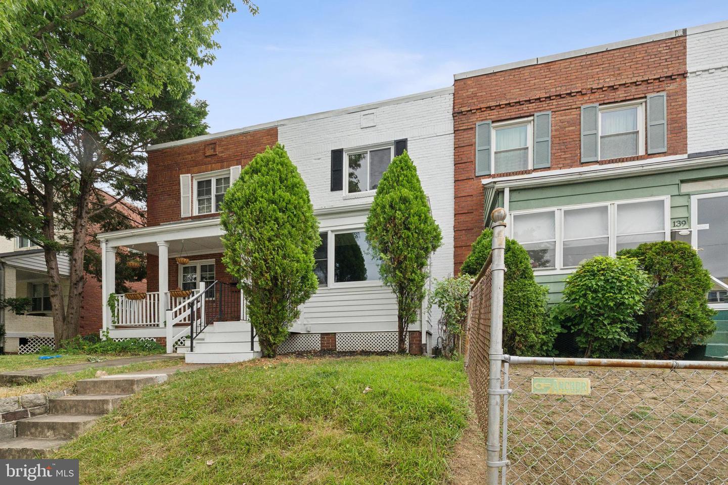 141 LYNHAVEN DR, ALEXANDRIA, Virginia 22305, 2 Bedrooms Bedrooms, ,2 BathroomsBathrooms,Residential,For sale,141 LYNHAVEN DR,VAAX2048896 MLS # VAAX2048896