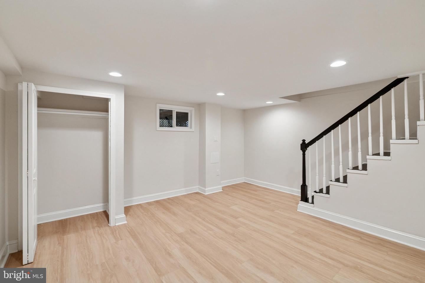 141 LYNHAVEN DR, ALEXANDRIA, Virginia 22305, 2 Bedrooms Bedrooms, ,2 BathroomsBathrooms,Residential,For sale,141 LYNHAVEN DR,VAAX2048896 MLS # VAAX2048896