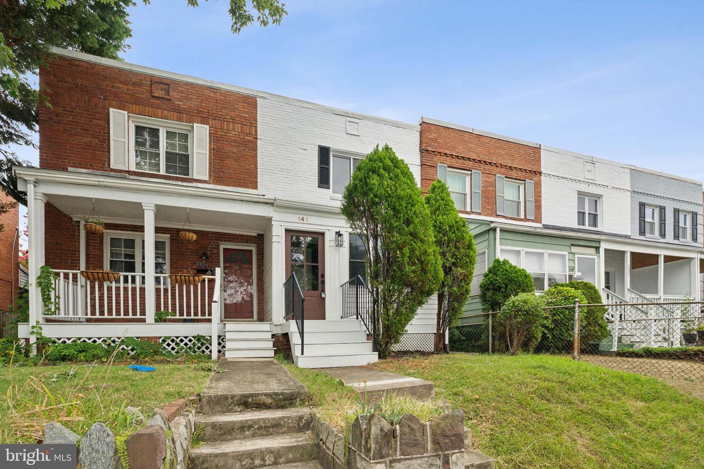 141 LYNHAVEN DR, ALEXANDRIA, Virginia 22305, 2 Bedrooms Bedrooms, ,2 BathroomsBathrooms,Residential,For sale,141 LYNHAVEN DR,VAAX2048896 MLS # VAAX2048896