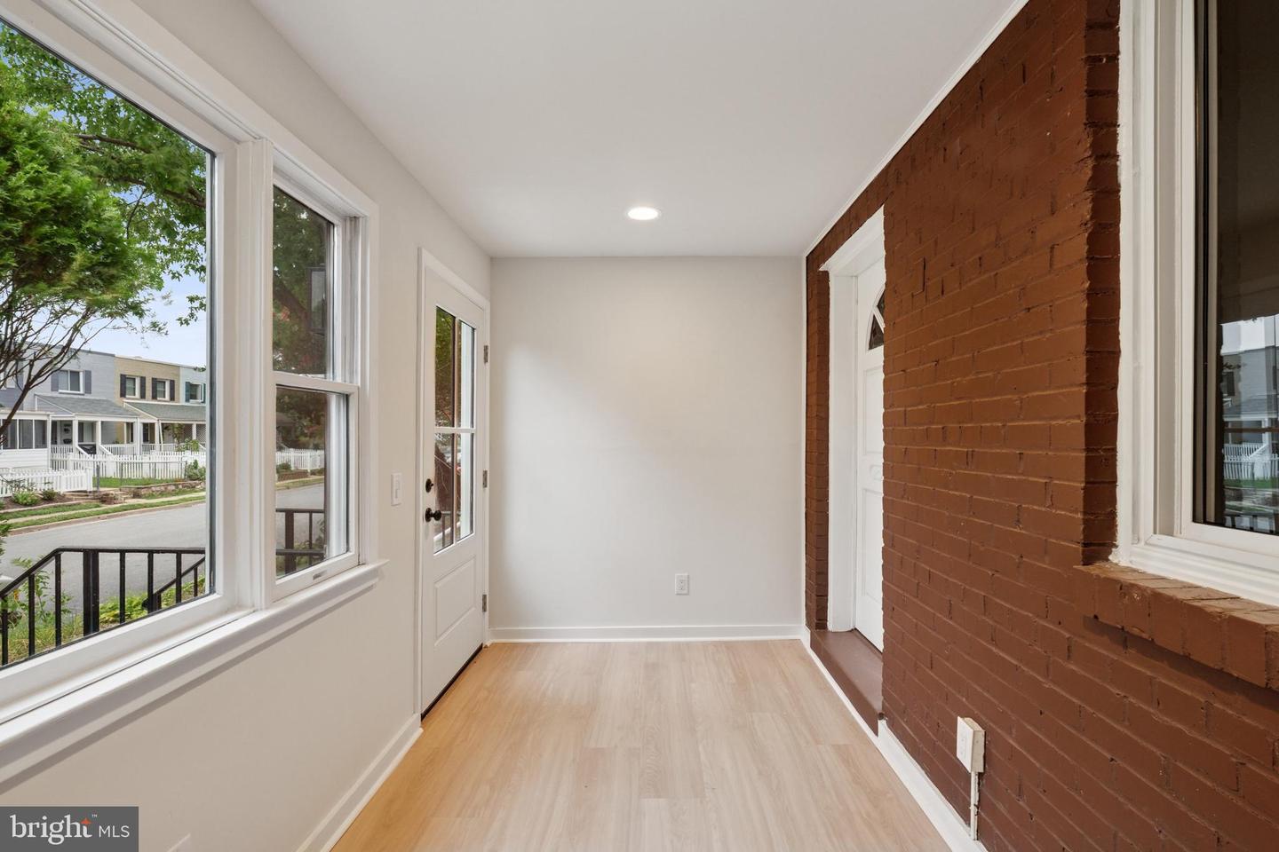 141 LYNHAVEN DR, ALEXANDRIA, Virginia 22305, 2 Bedrooms Bedrooms, ,2 BathroomsBathrooms,Residential,For sale,141 LYNHAVEN DR,VAAX2048896 MLS # VAAX2048896