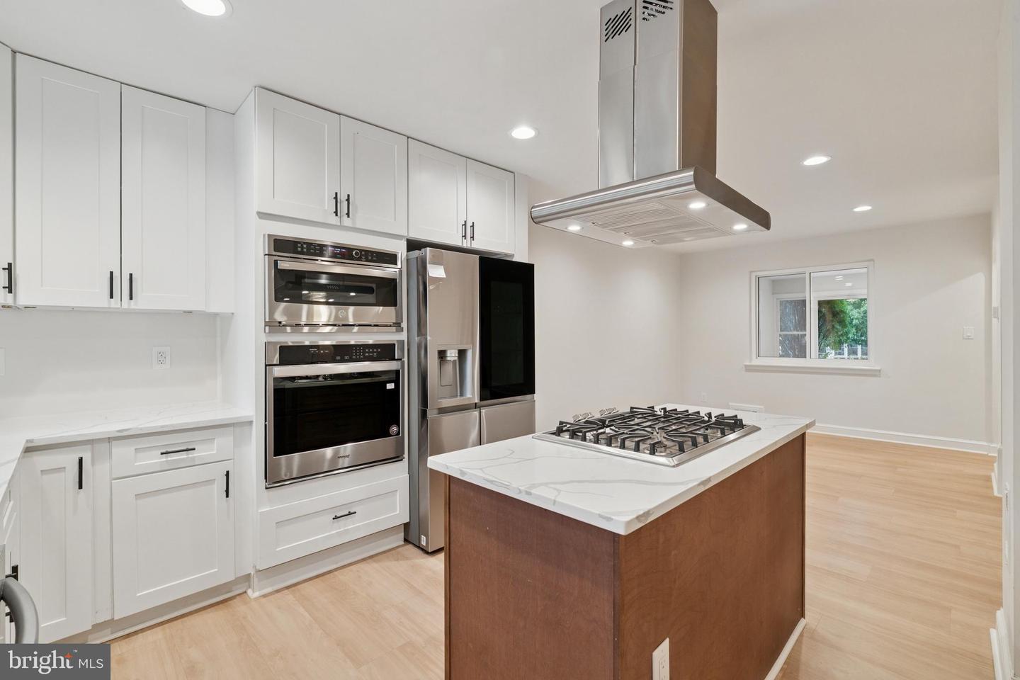 141 LYNHAVEN DR, ALEXANDRIA, Virginia 22305, 2 Bedrooms Bedrooms, ,2 BathroomsBathrooms,Residential,For sale,141 LYNHAVEN DR,VAAX2048896 MLS # VAAX2048896