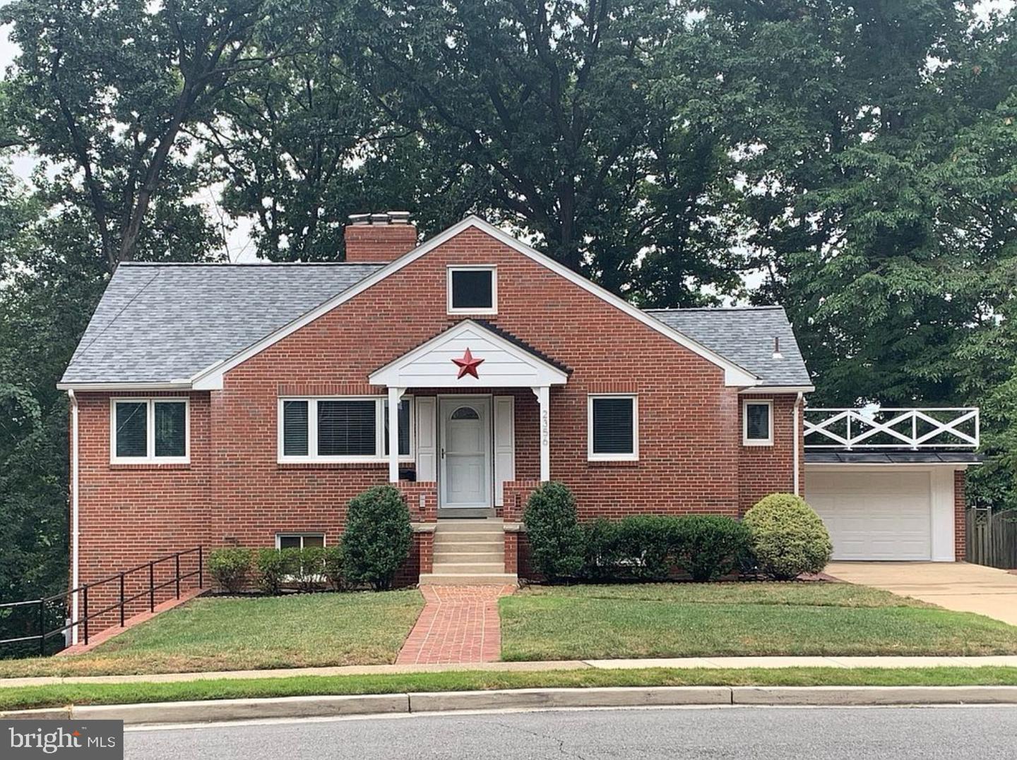 2356 SOUTH PIERCE ST, ARLINGTON, Virginia 22202, 4 Bedrooms Bedrooms, 12 Rooms Rooms,3 BathroomsBathrooms,Residential,For sale,2356 SOUTH PIERCE ST,VAAR2062710 MLS # VAAR2062710