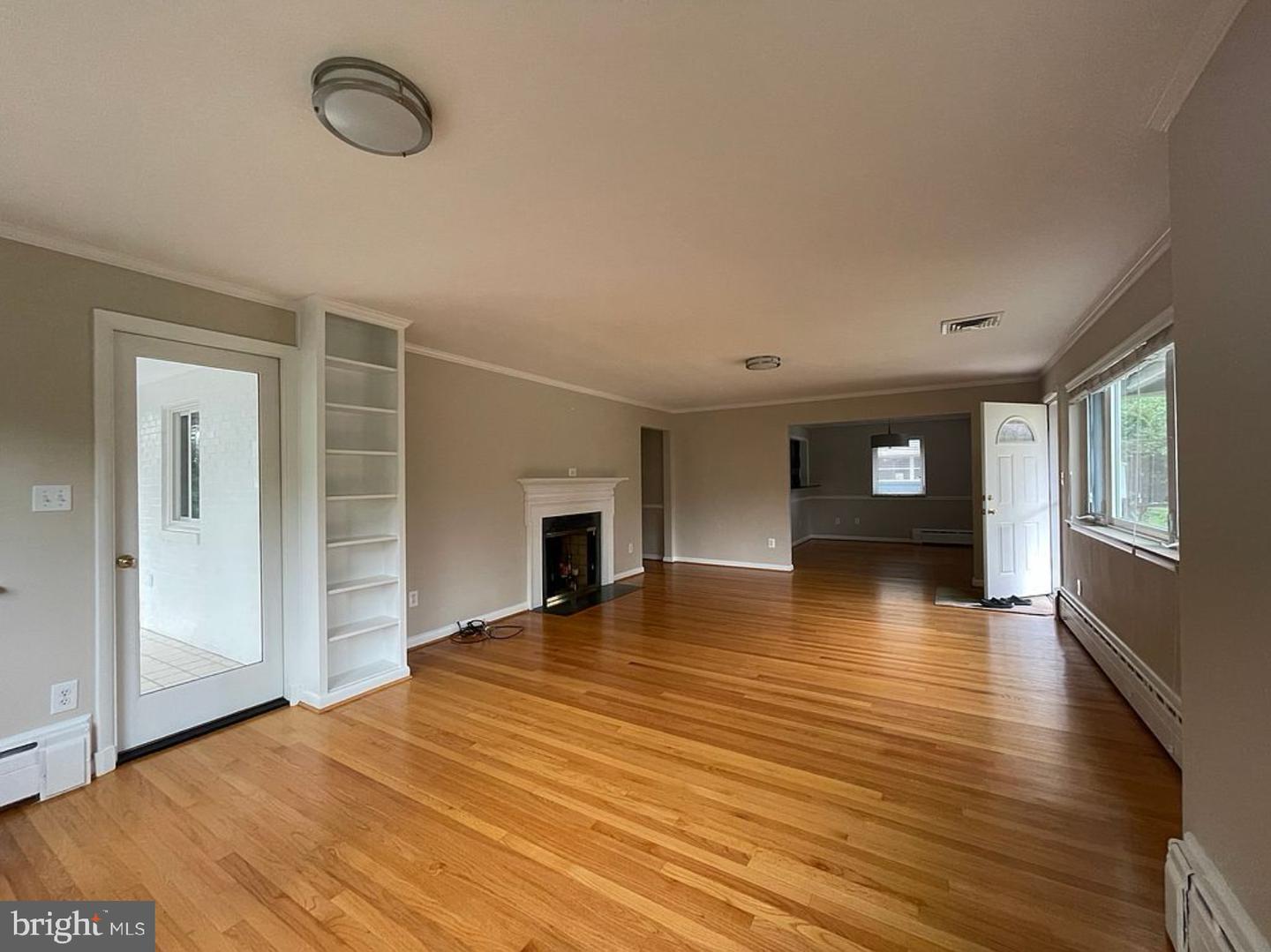 2356 SOUTH PIERCE ST, ARLINGTON, Virginia 22202, 4 Bedrooms Bedrooms, 12 Rooms Rooms,3 BathroomsBathrooms,Residential,For sale,2356 SOUTH PIERCE ST,VAAR2062710 MLS # VAAR2062710