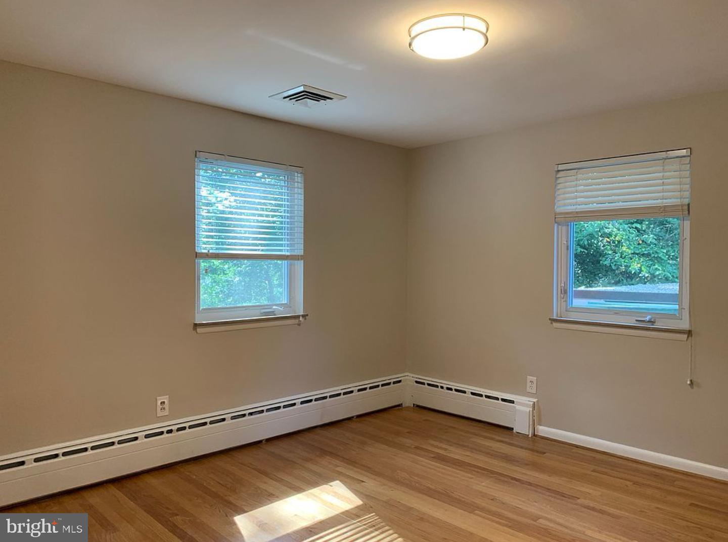 2356 SOUTH PIERCE ST, ARLINGTON, Virginia 22202, 4 Bedrooms Bedrooms, 12 Rooms Rooms,3 BathroomsBathrooms,Residential,For sale,2356 SOUTH PIERCE ST,VAAR2062710 MLS # VAAR2062710